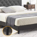 Lit plateforme rembourré noir/gris avec tête de lit capitonnée et clous décoratifs, Grand lit / Très grand lit, 2 personnes